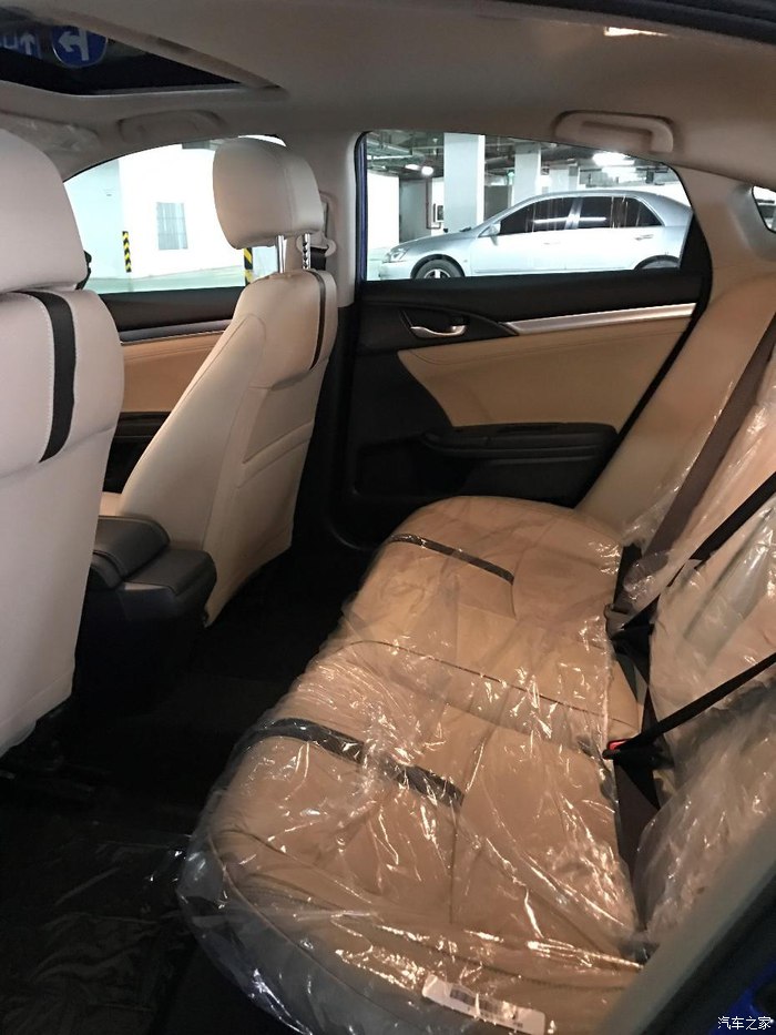 十代思域炫动蓝白色轮毂改装,思域十代炫动蓝内饰