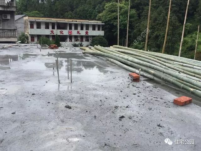 冬天浇筑混凝土必须盖塑料薄膜吗,冬天10度左右混凝土要做保温吗