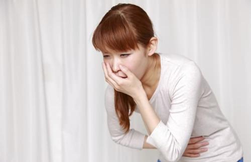 孕妈妈吃完柿子后呕吐不止,产科医生大骂其无知