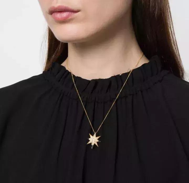 红色毛衣配什么毛衣链好看,想把毛衣穿时髦从拒绝这3款开始