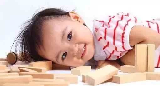 “贵人语迟”吗？孩子咿呀学语时，要注意语言发展的环境和因素