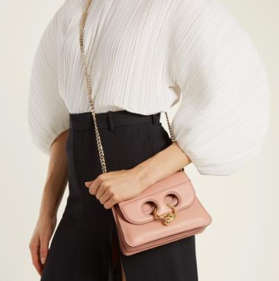 由美妆界红到时装界！10个冬日人气干燥玫瑰手袋