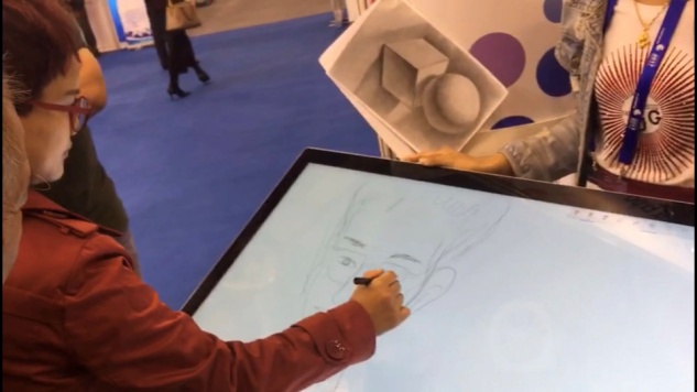全球首款!超大尺寸原笔迹书写!苏州园区这款为专业设计者打造的触控屏究竟有何奥秘?