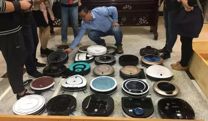 扫地机器人真的靠谱吗？今天小编就来测试下，结果令人汗颜……