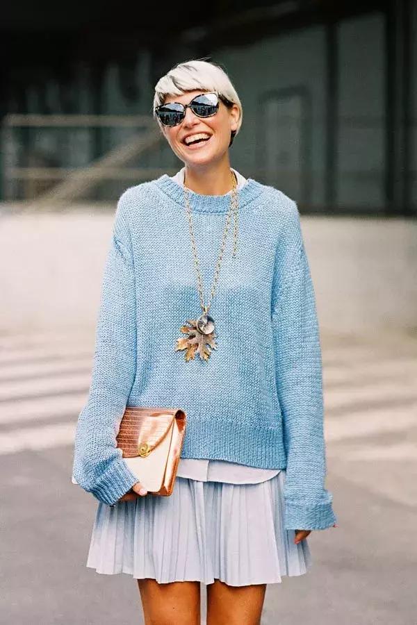 红色毛衣配什么毛衣链好看,想把毛衣穿时髦从拒绝这3款开始