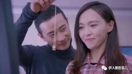 唐嫣衣着宽松引争议,唐嫣气质穿搭