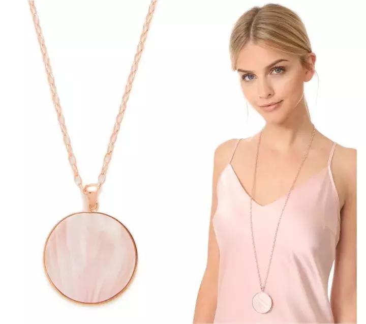 红色毛衣配什么毛衣链好看,想把毛衣穿时髦从拒绝这3款开始