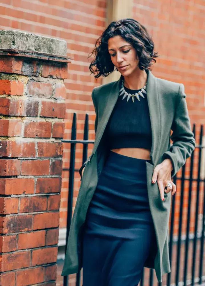 红色毛衣配什么毛衣链好看,想把毛衣穿时髦从拒绝这3款开始