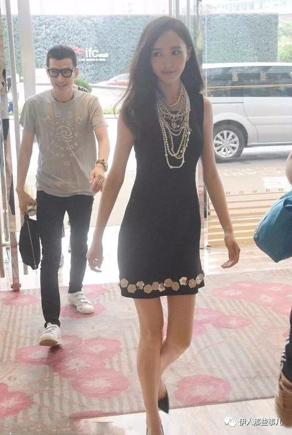 唐嫣衣着宽松引争议,唐嫣气质穿搭