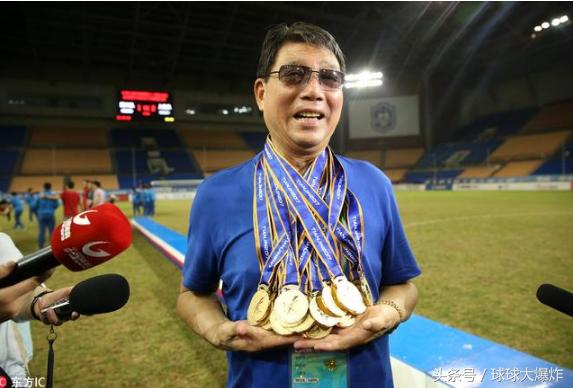 下一个上港!沪上足坛又一强队诞生,五代球星同堂祝贺