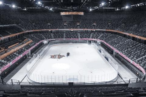 这个会“变魔术”的球场给深圳长脸了