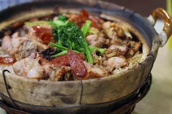 据说好的煲仔饭里的米饭啊，比肉还香！