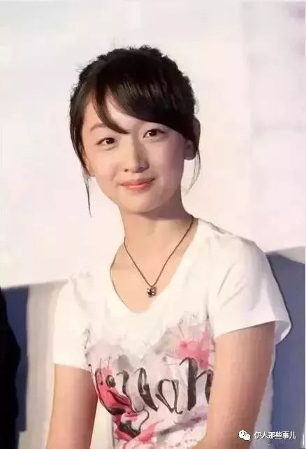 唐嫣衣着宽松引争议,唐嫣气质穿搭