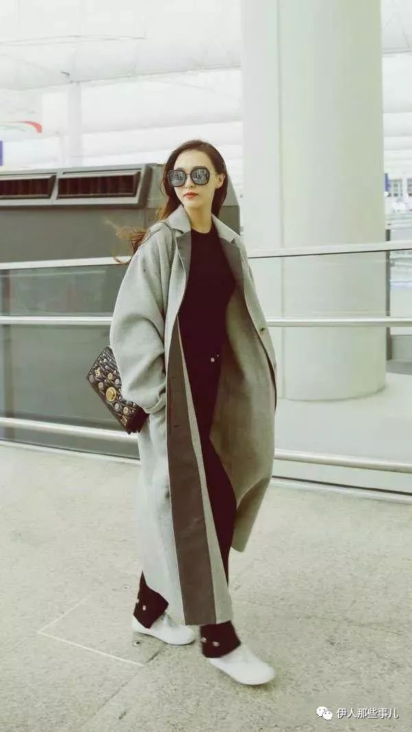 唐嫣衣着宽松引争议,唐嫣气质穿搭