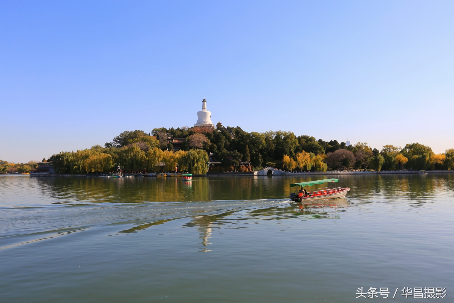 让我们荡起双桨的白塔是哪里,让我们荡起双桨和白塔的故事