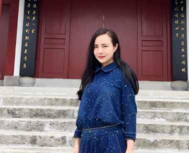 干露露陪父母喝早茶,细节处见孝顺