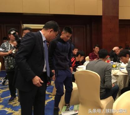 下一个上港!沪上足坛又一强队诞生,五代球星同堂祝贺