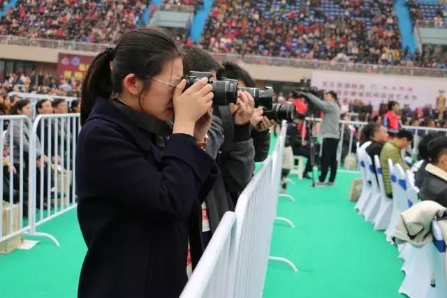 临泉乐翻天,临泉体育场球赛直播