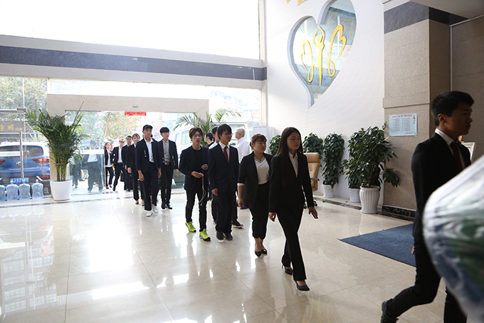 璐甸槼瑁呬慨鍏徃楠呴敹瑁呴グ,璐靛窞楠呴敹