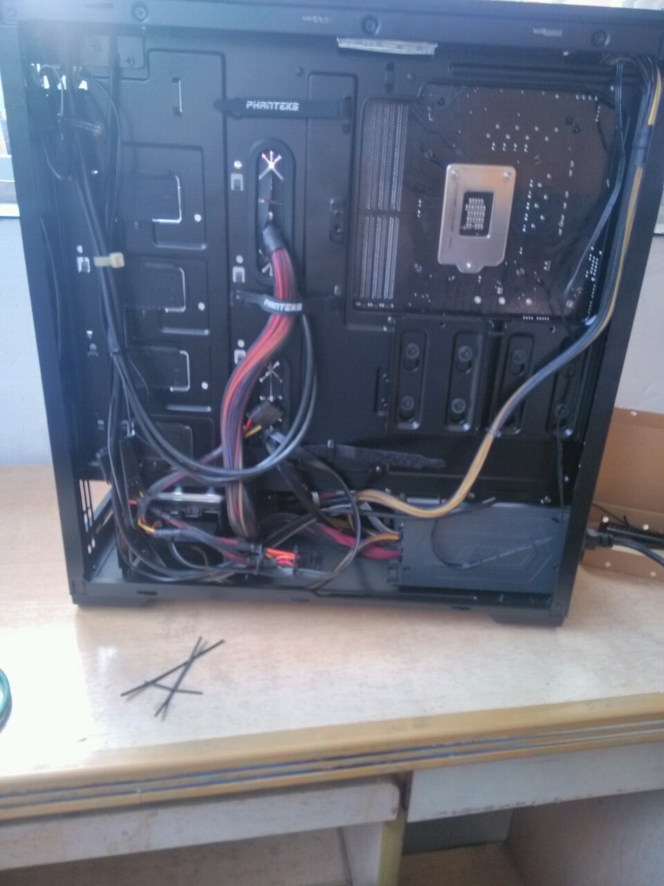 装电脑时候各种线怎么装,自己装电脑怎么插线