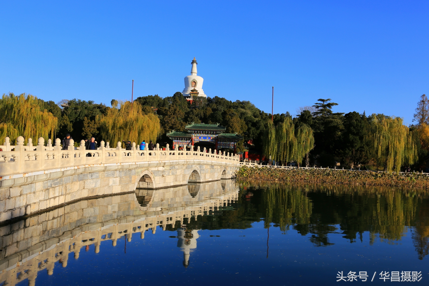 让我们荡起双桨的白塔是哪里,让我们荡起双桨和白塔的故事