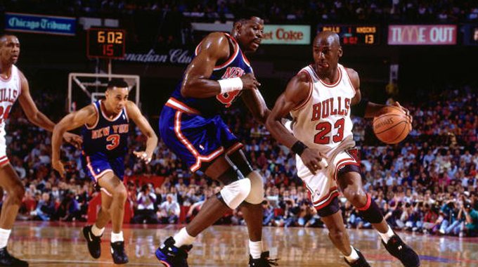 乔丹雕像扣篮,乔丹雕像骑的谁