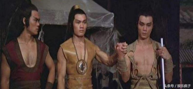 13岁习武，跑了三十多年龙套，如今在美国被金发女郎献吻演主角