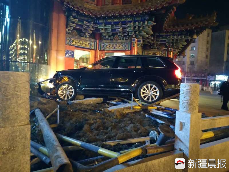 晨看*疆新**│算命结果不好她醉驾撞饭店玻璃；*疆新**成“消费万元户”