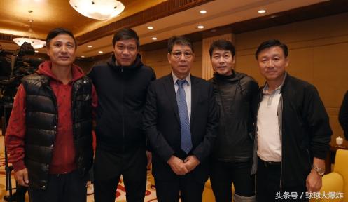 下一个上港!沪上足坛又一强队诞生,五代球星同堂祝贺