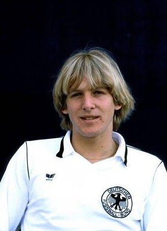 与马拉多纳齐名的足球明星,与马拉多纳同时期的英国超级球星