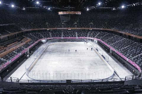 这个会“变魔术”的球场给深圳长脸了