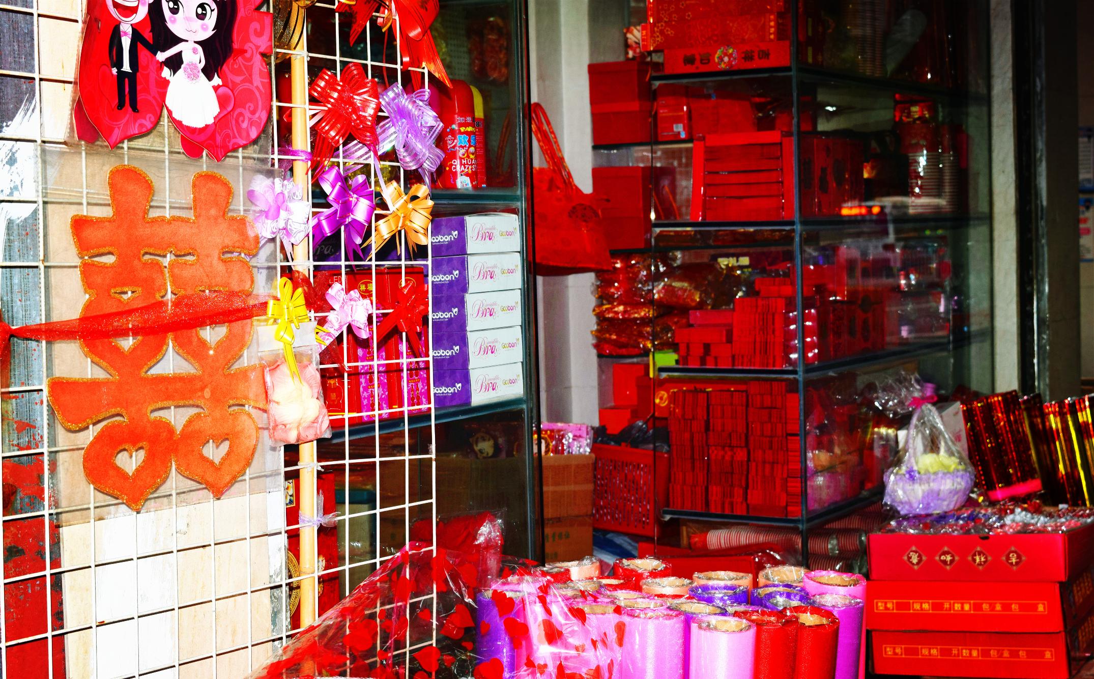 海珠｜遭遇电商冲击，婚纱街使出这些招数抓住客户