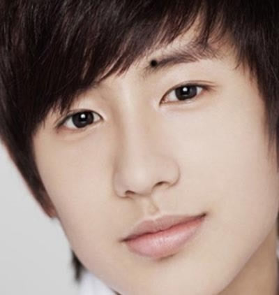 痣长在宜夫和克夫之间痣好吗,痣相解析女人的旺夫痣你有几颗