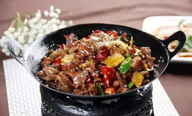 重庆让人着迷的城市,重庆一个充满火锅味的城市