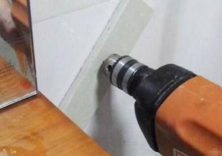 墙上瓷砖钻孔的正确方法,师傅瓷砖打孔视频教程