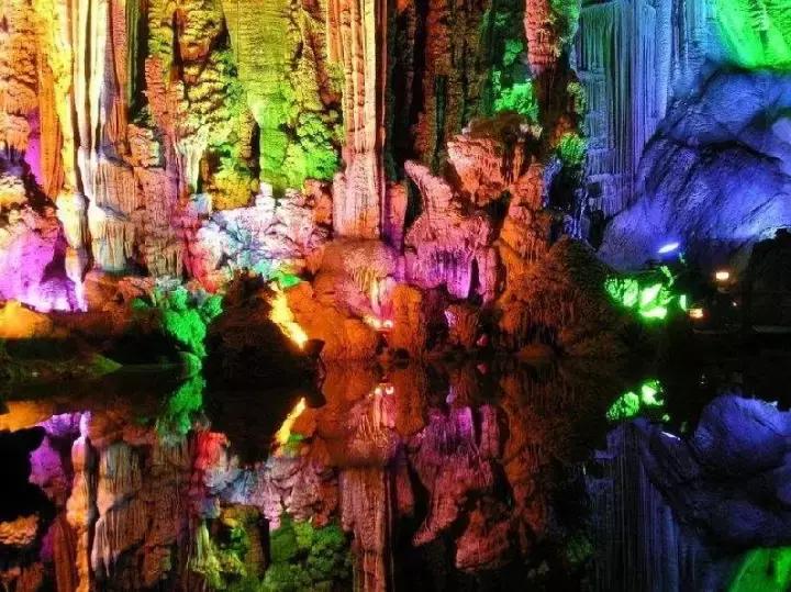 重庆让人着迷的城市,重庆一个充满火锅味的城市