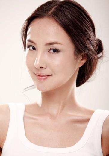 干露露陪父母喝早茶,细节处见孝顺