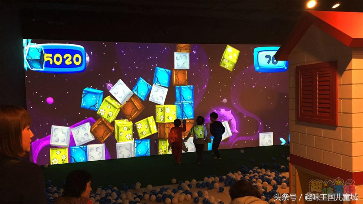 互动砸球投影一体机能看电影吗,投影砸球设备