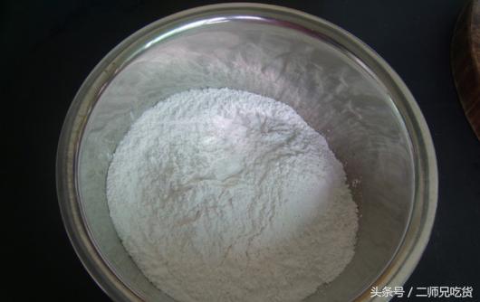 芋头糕口感细软，绵甜香糯，营养价值高，关键还不长肉！