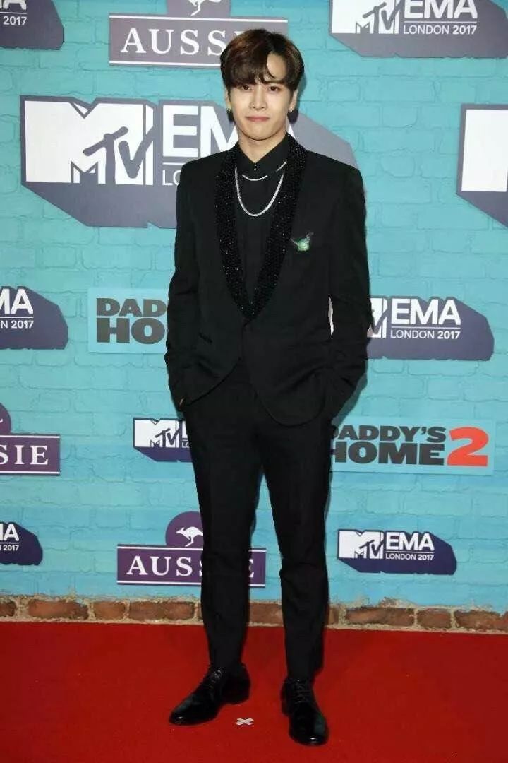 本周TA最潮|水晶雪莉一酷一美防弹茶蛋*服私**完美碾压