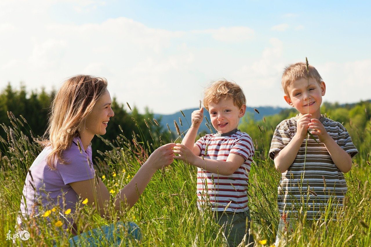 幼儿园小班户外游戏炒豆豆教案,幼儿园小班趣味游戏跳圈