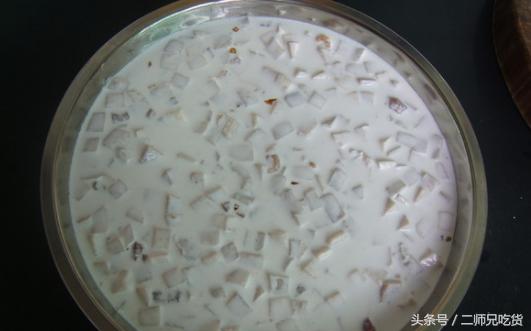 芋头糕口感细软，绵甜香糯，营养价值高，关键还不长肉！