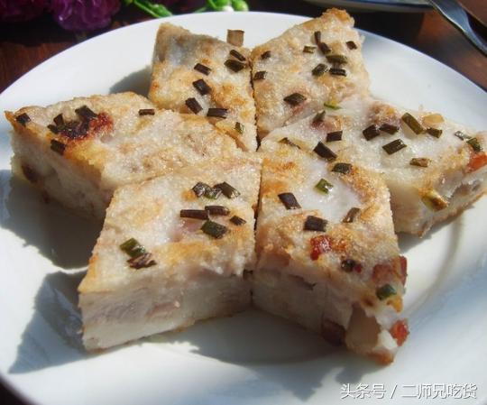 芋头糕口感细软，绵甜香糯，营养价值高，关键还不长肉！