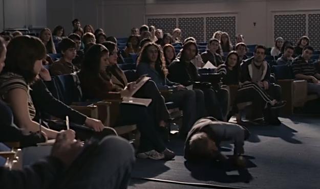 一只狗感动到哭的视频,一只狗看电影看哭了