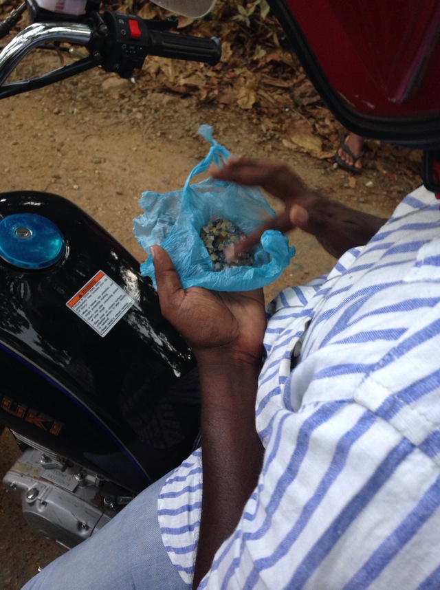 去斯里兰卡买蓝宝石注意事项,怎么看斯里兰卡蓝宝石