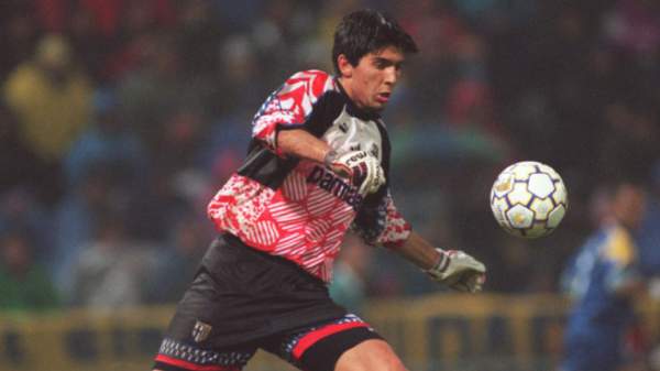 追忆布冯在国际米兰的辉煌岁月,布冯捞球ac米兰错失冠军