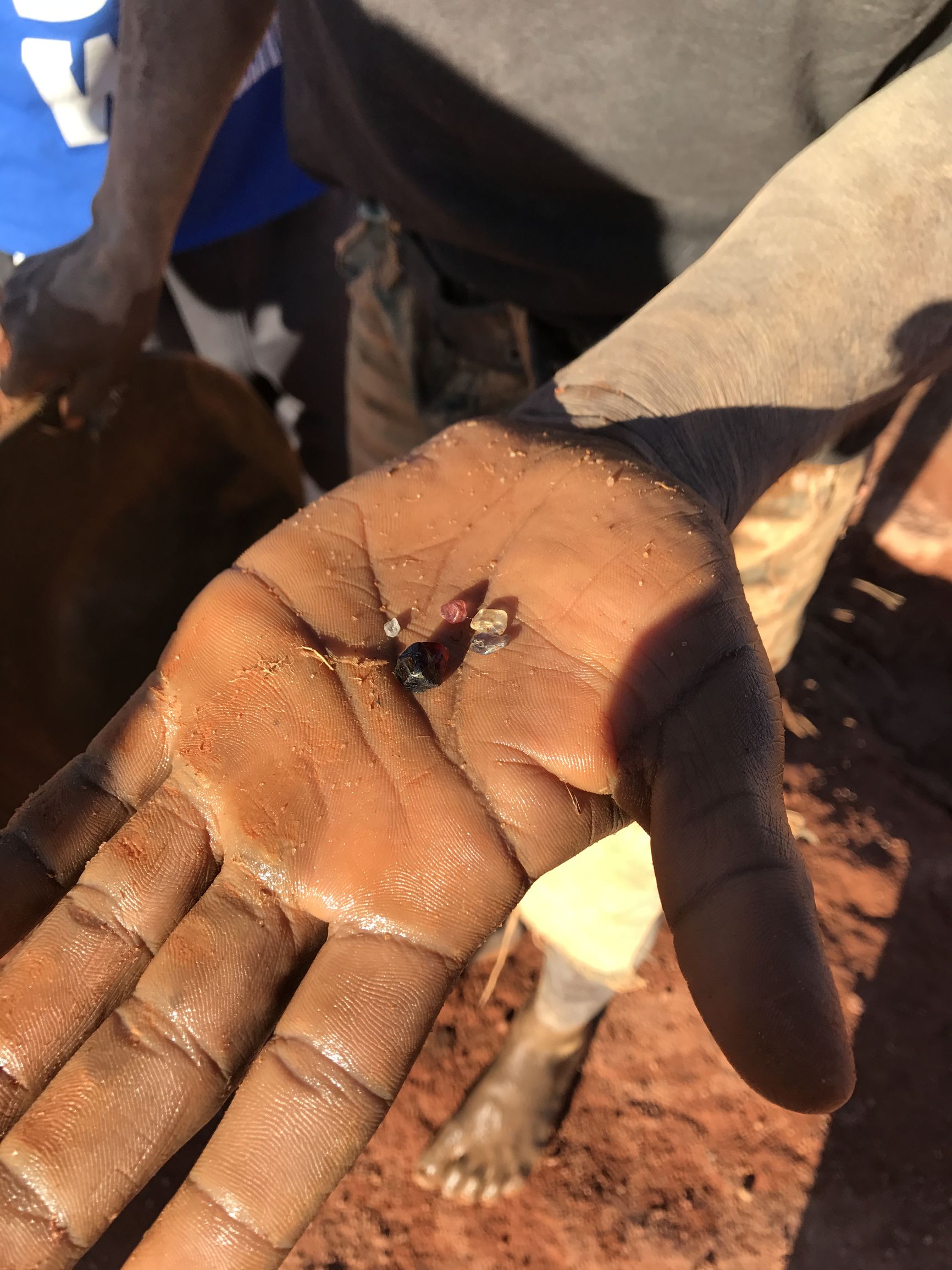 去斯里兰卡买蓝宝石注意事项,怎么看斯里兰卡蓝宝石