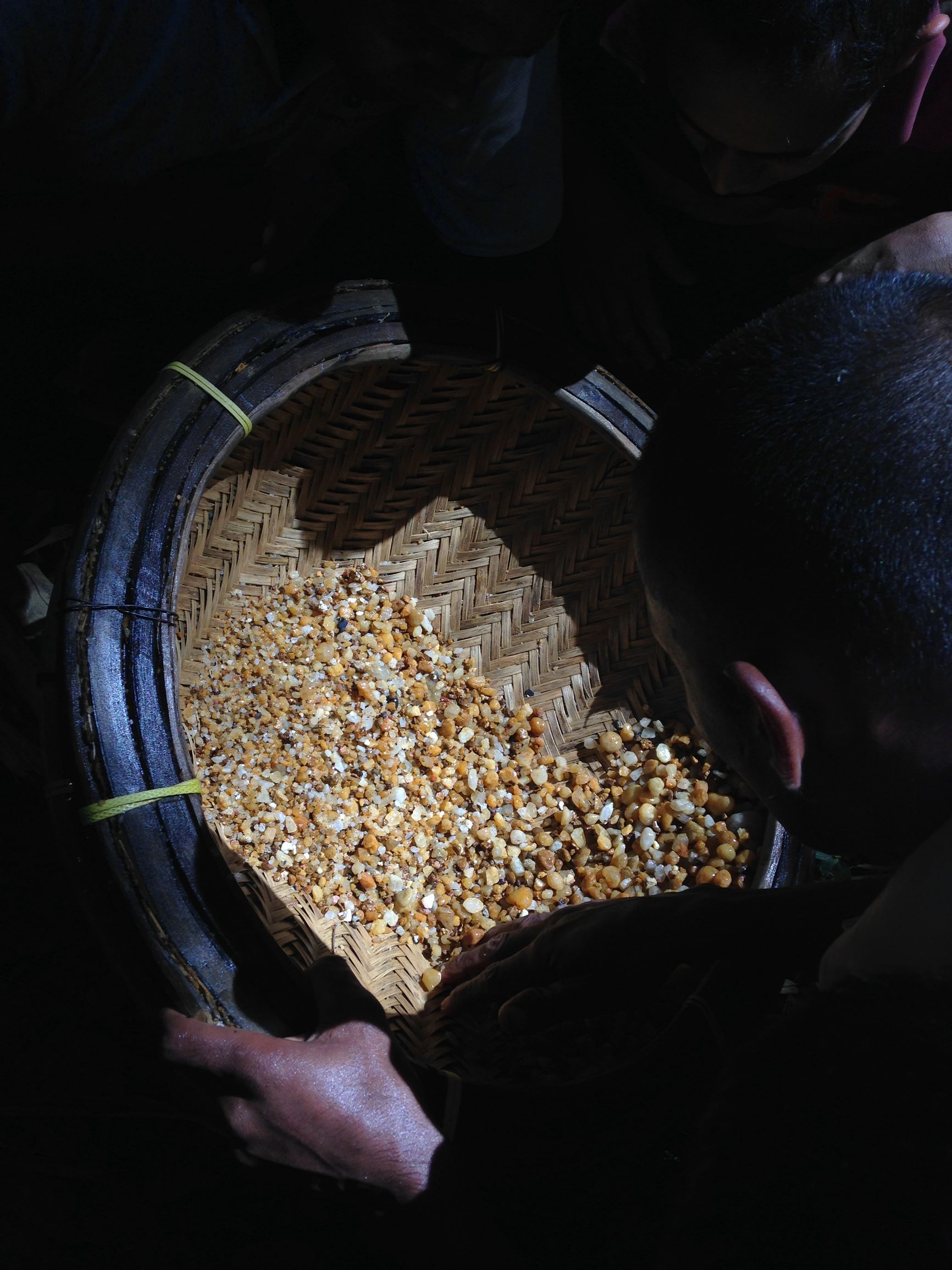 去斯里兰卡买蓝宝石注意事项,怎么看斯里兰卡蓝宝石