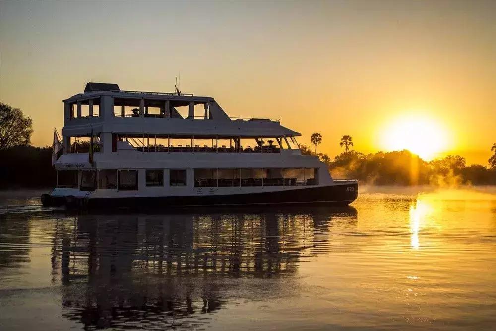 他花16年学会跟狮子交谈，而你花10天懂得了他的执著！