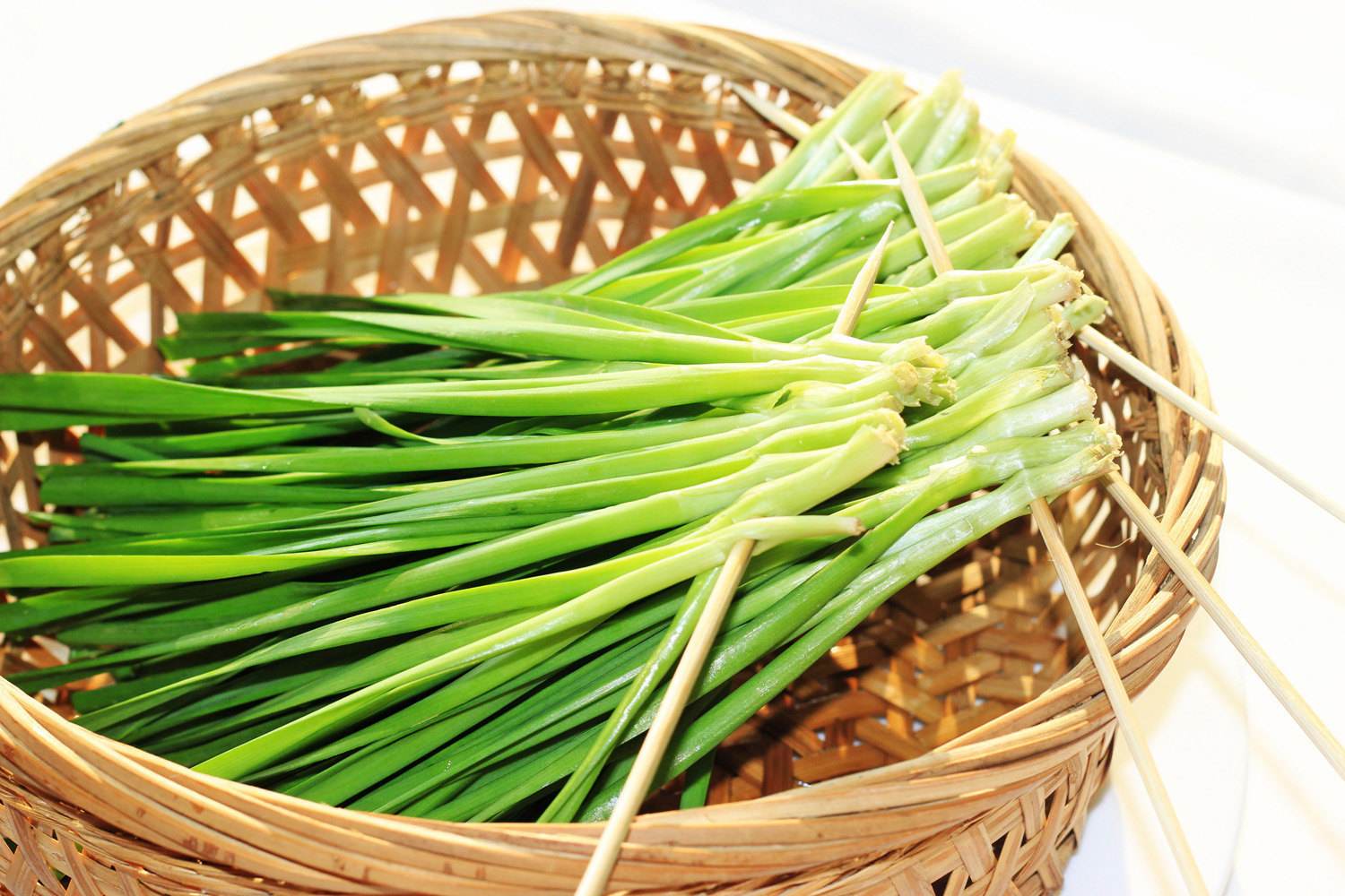 冬天女性手脚冰凉是怎么回事,女性手脚冰凉吃什么好